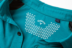 シャツはお洒落なだけじゃなく、高機能性が充実。吸水速乾性、UPF30、背裏プリントの涼感仕様など、汗ばむ季節にうれしい一枚だ。