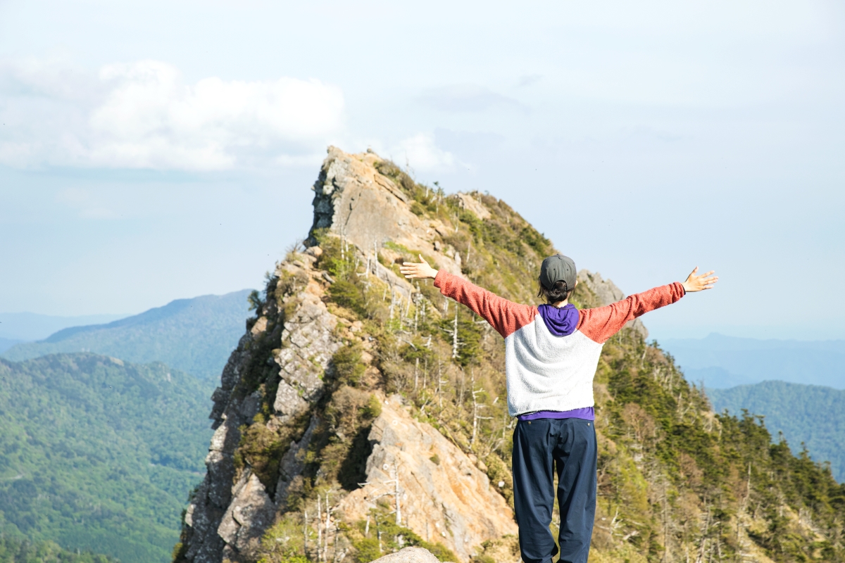 石鎚山・天狗岳を望む