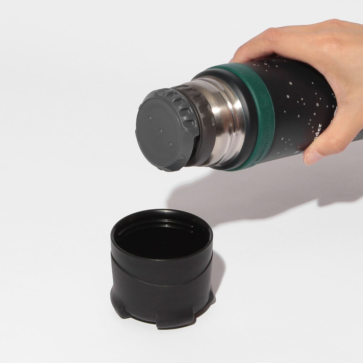 and wander + STARBUCKS ステンレス山専用ボトルのコップ付きキャップ