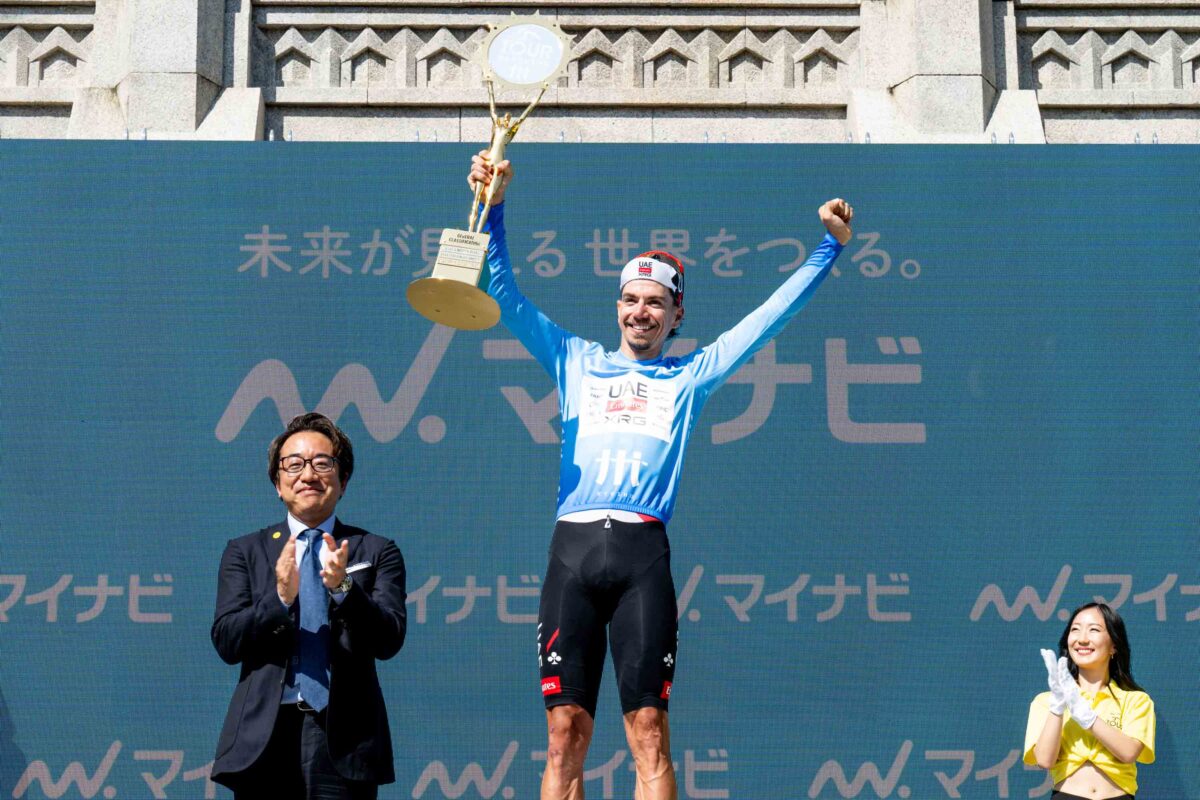 ステージ優勝と個人総合優勝を決めて喜ぶイヴォ・オリヴェイラ