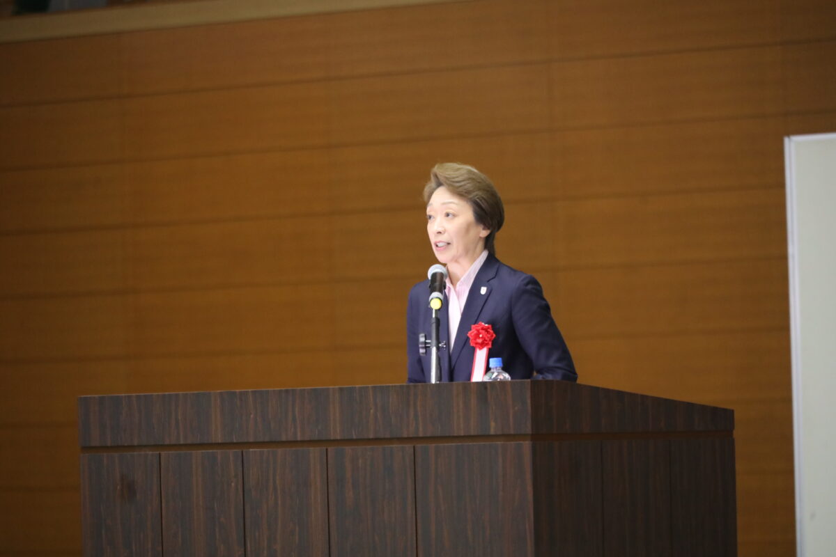 特別記念講演に登壇した自転車活用推進議員連盟会長の橋本聖子氏