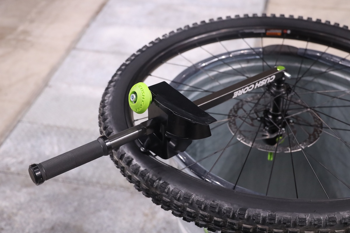 CushCoreのタイヤ着脱工具 Rotary Tire Tool