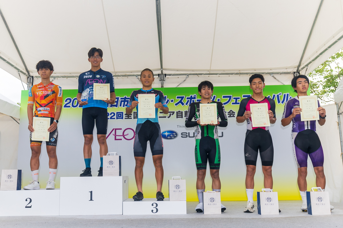 男子ジュニア表彰台に並ぶ松本貫汰、中村春太、米倉一豊ら入賞者