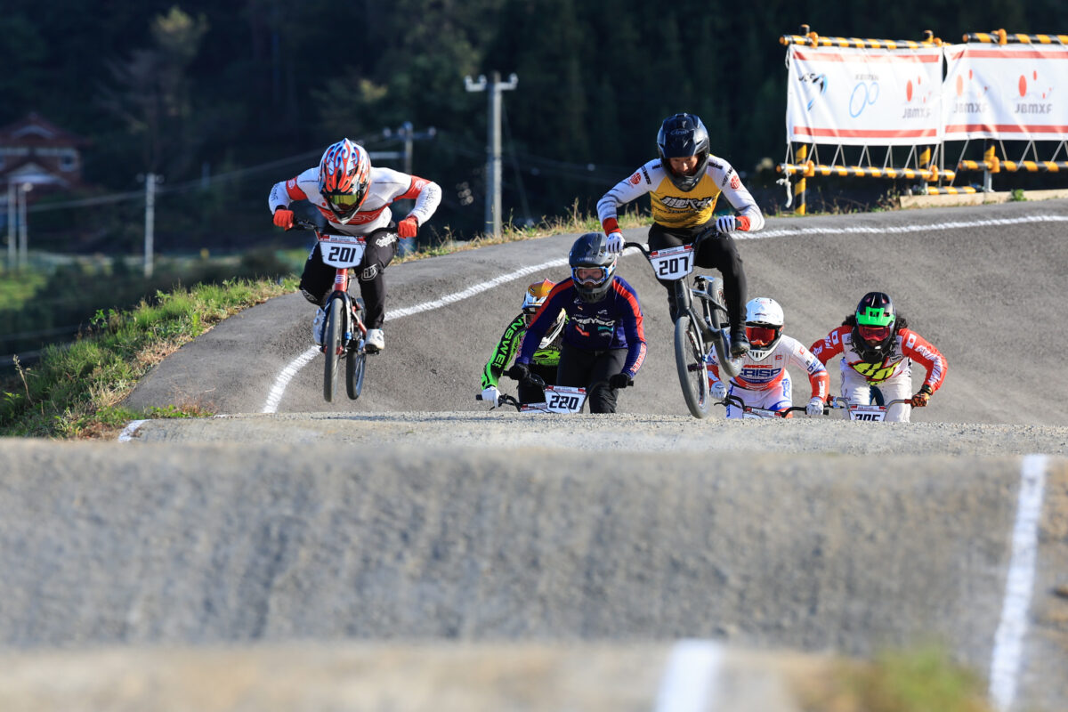 男子エリート優勝の深川匠